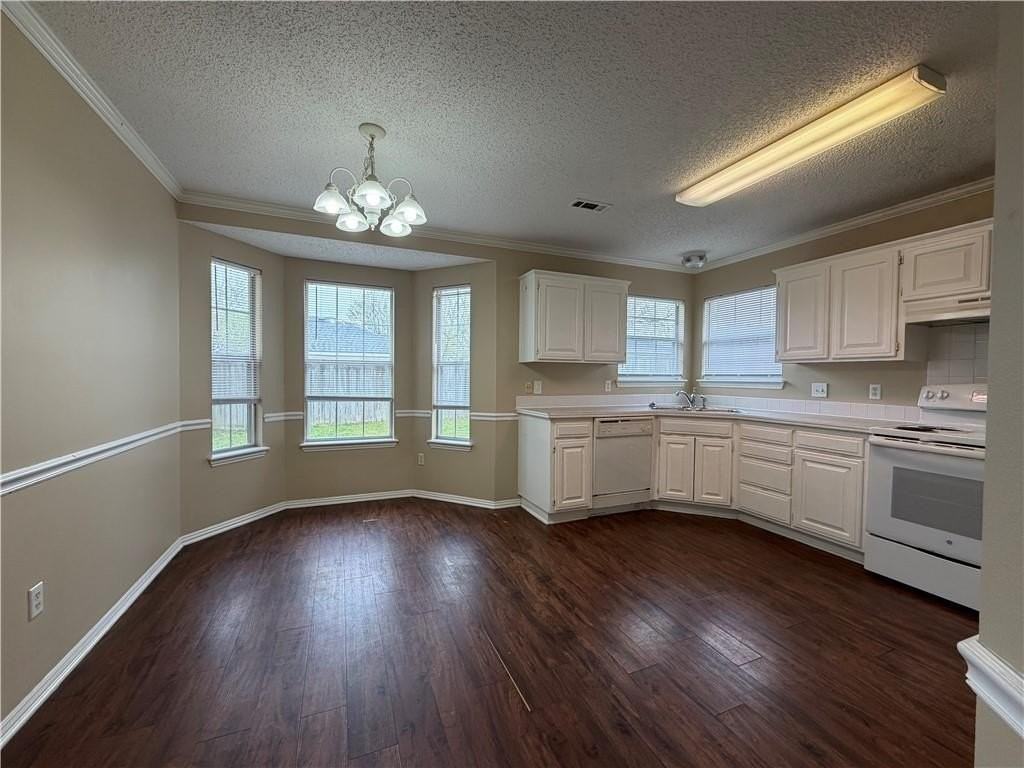 2616 Meadow Lake St - Photo 3 of 12