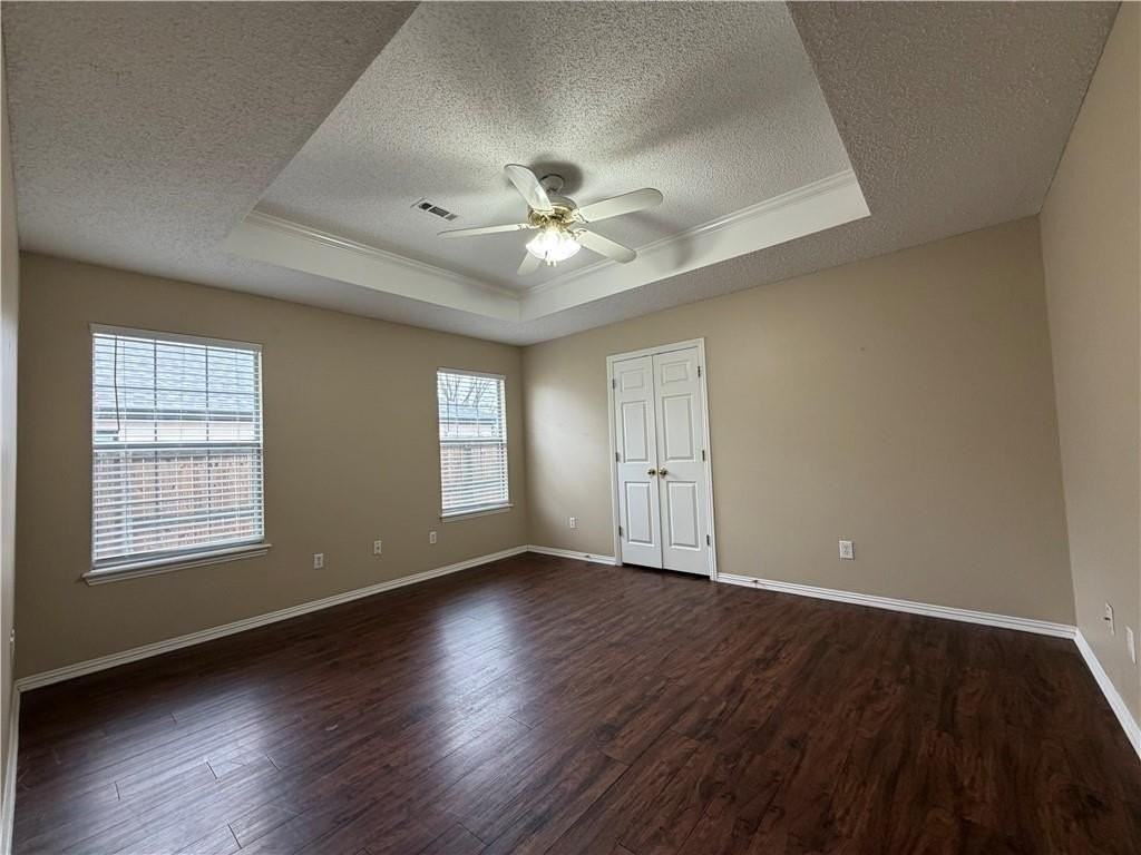 2616 Meadow Lake St - Photo 4 of 12