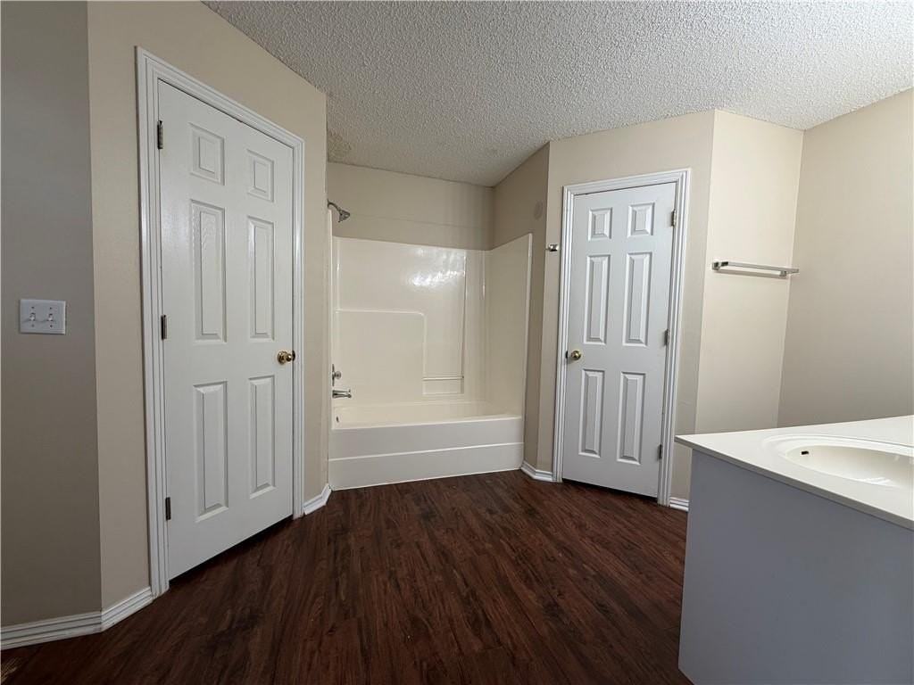 2616 Meadow Lake St - Photo 5 of 12