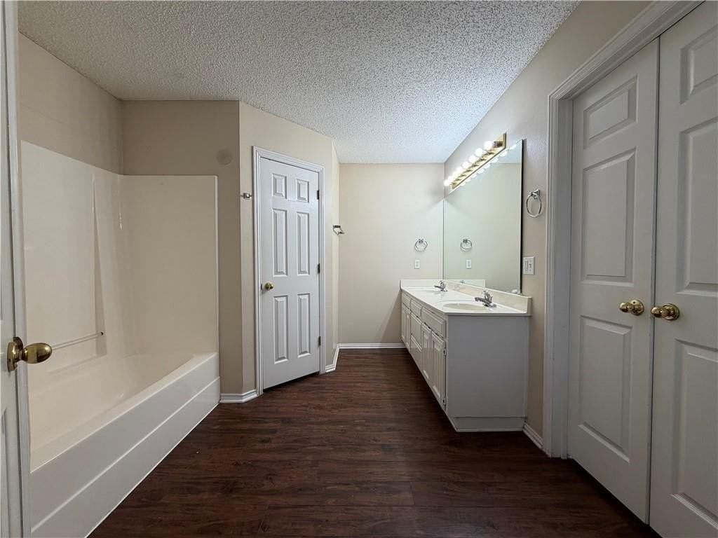 2616 Meadow Lake St - Photo 6 of 12