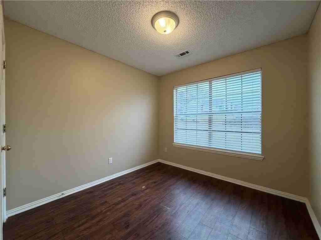 2616 Meadow Lake St - Photo 7 of 12