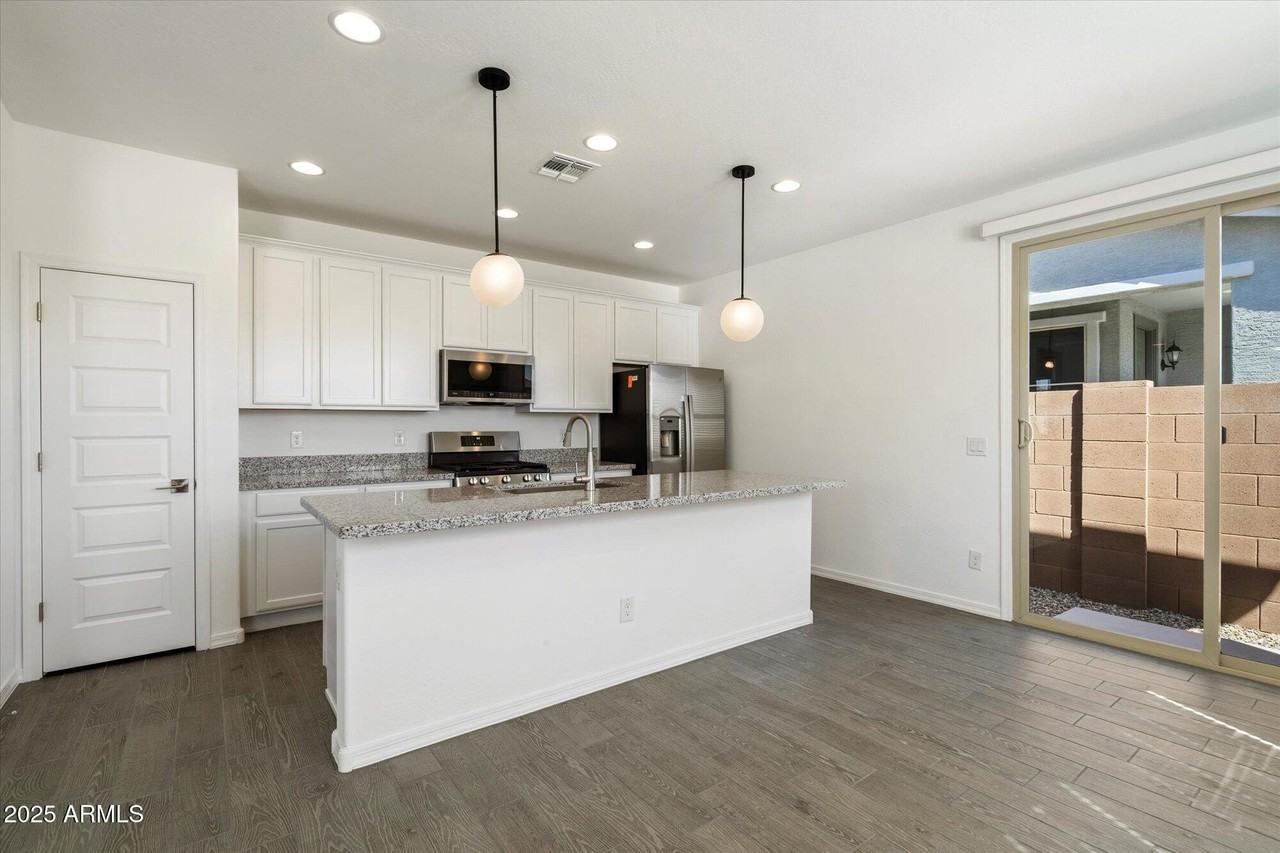 25101 N 141st Ave - Photo 5 of 29