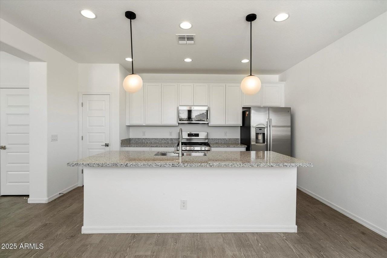 25101 N 141st Ave - Photo 6 of 29