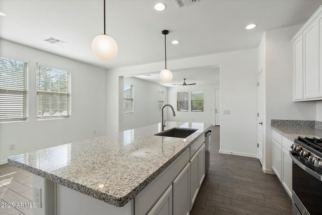 25101 N 141st Ave - Photo 7 of 29