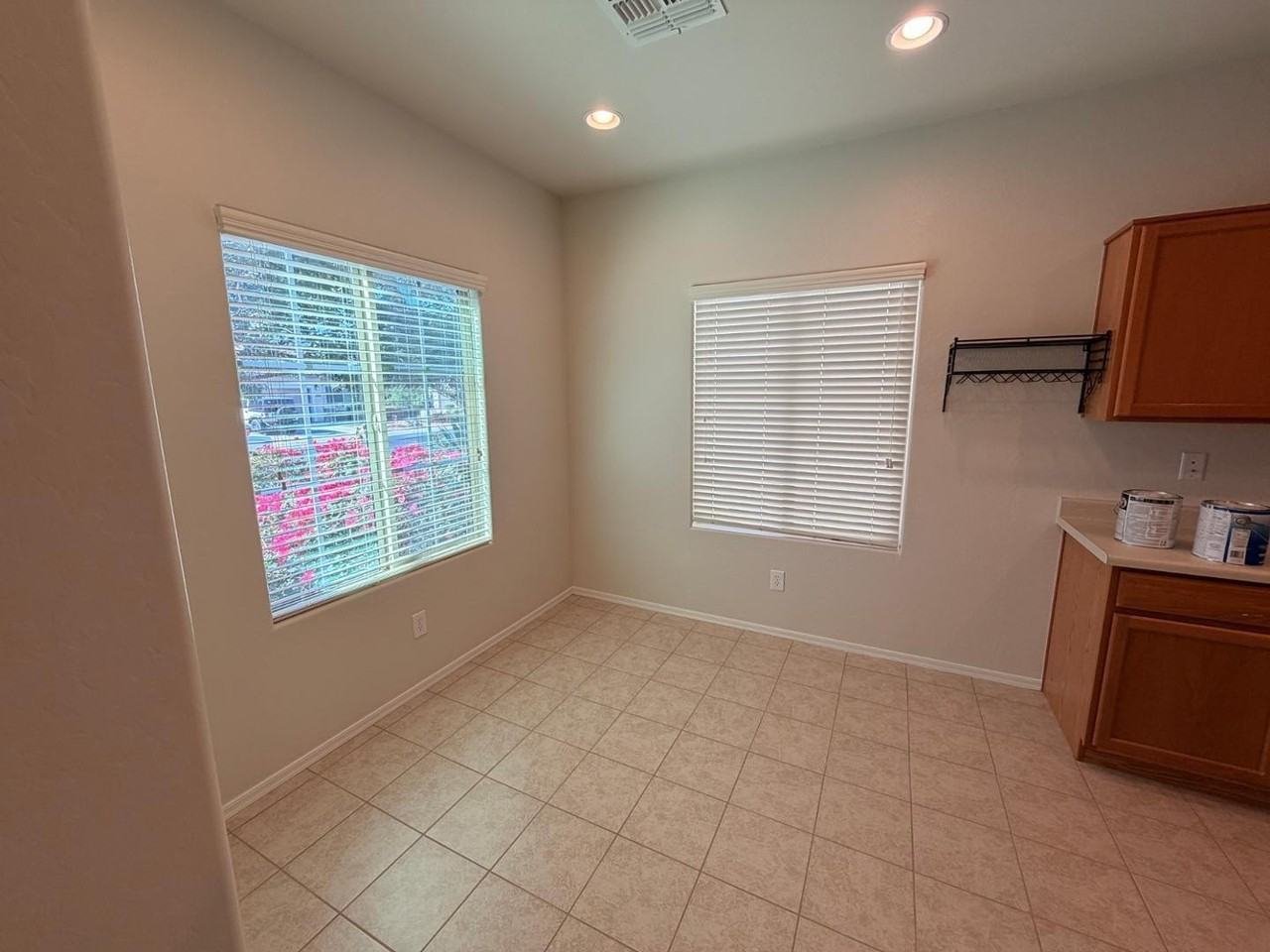 3405 N San Marin Dr - Photo 2 of 15