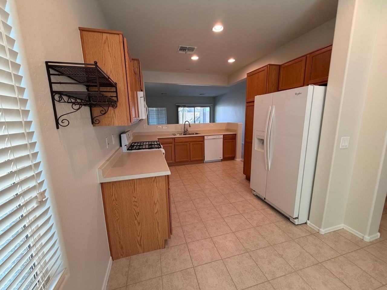 3405 N San Marin Dr - Photo 3 of 15