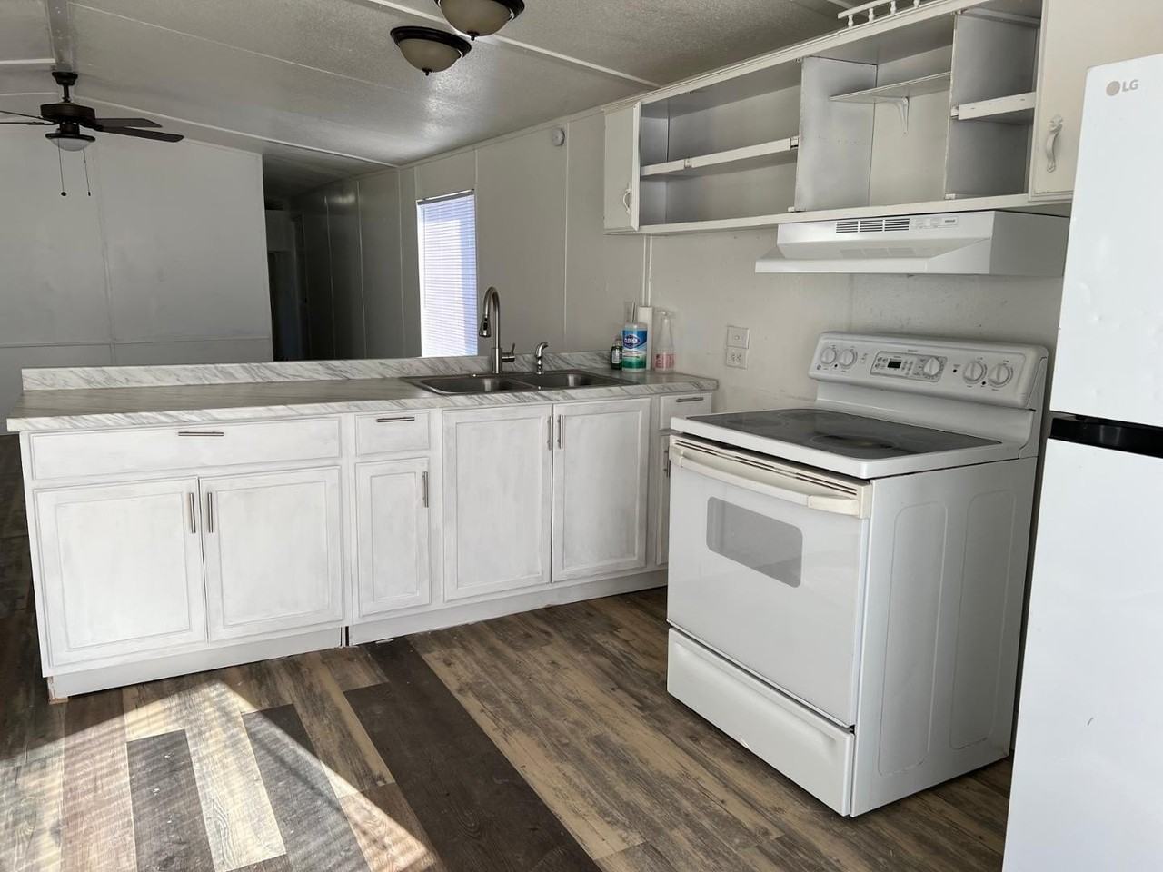 5811 N Fuchsia St - Photo 5 of 8