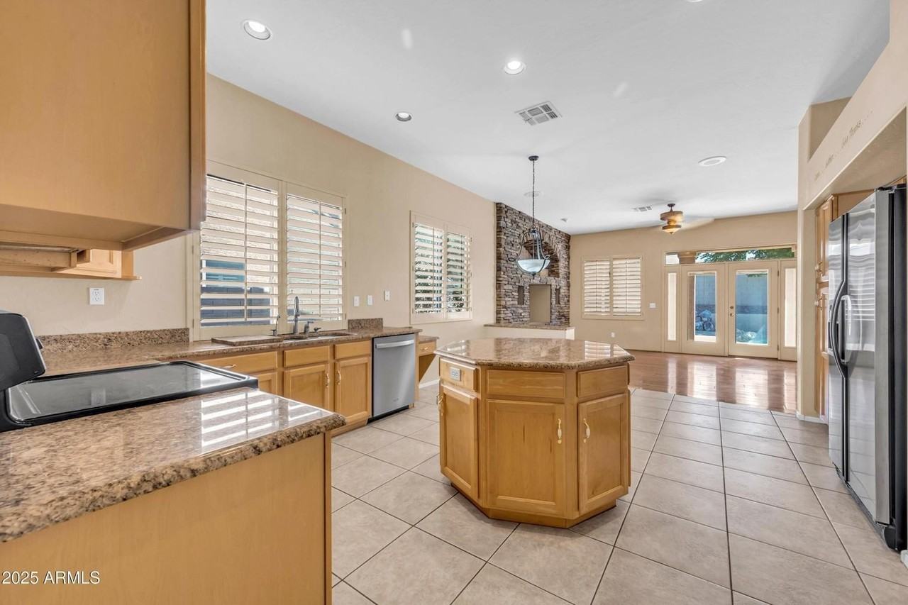 875 W Aloe Pl - Photo 7 of 29