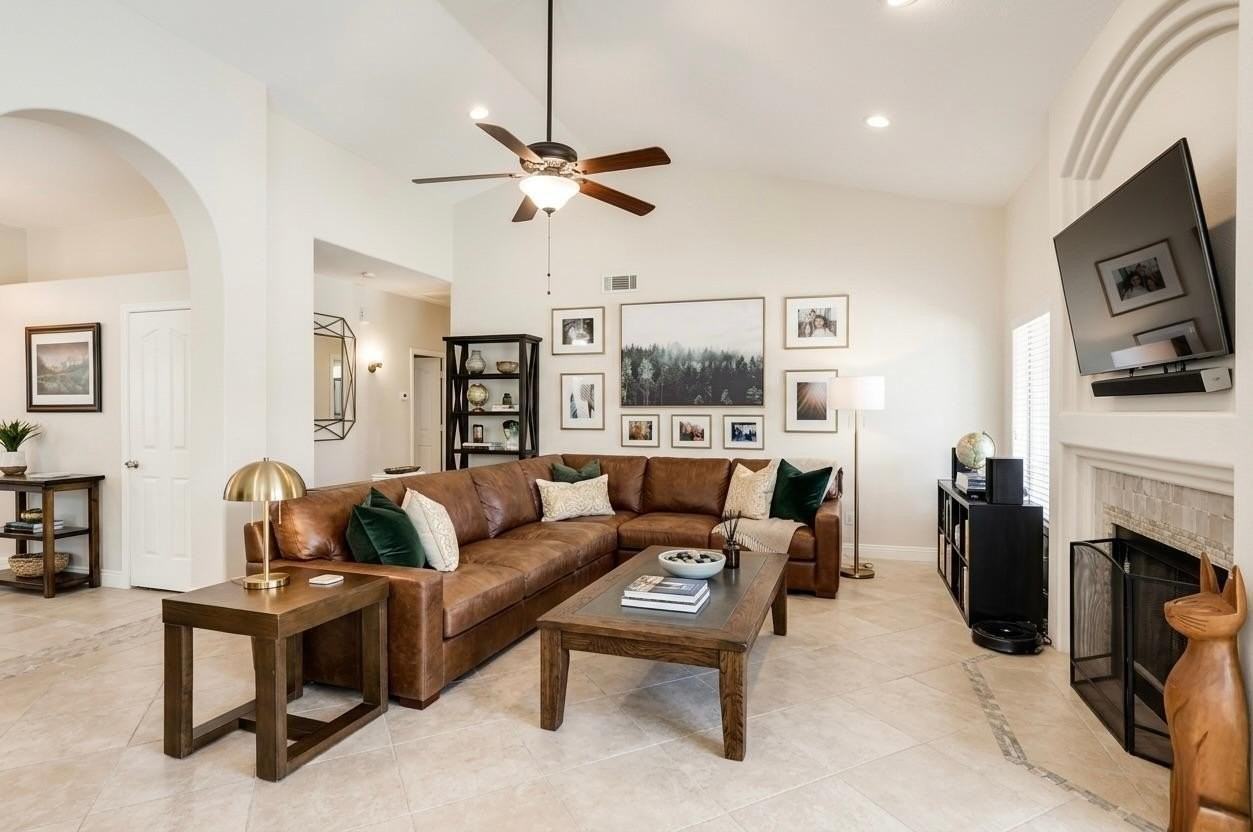 13256 W Wilshire Dr - Photo 2 of 12