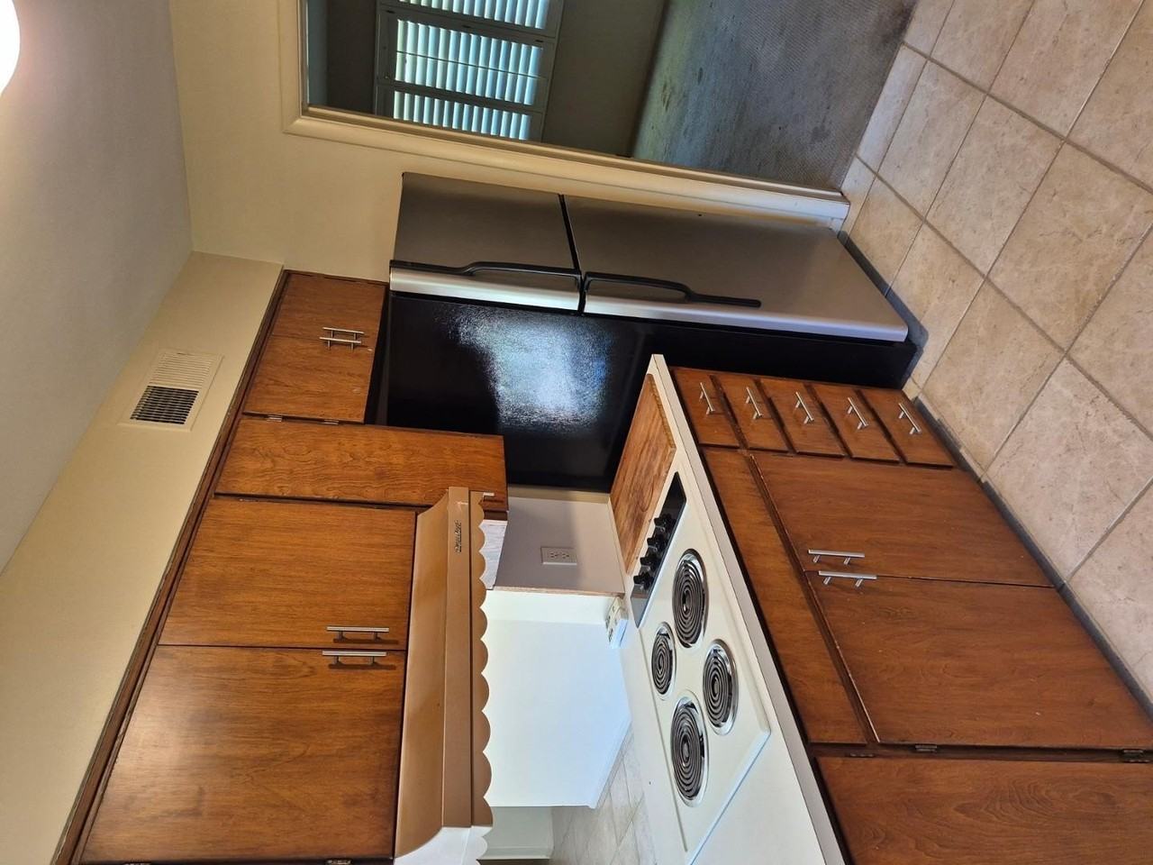 3445 N 47th St - Photo 3 of 15