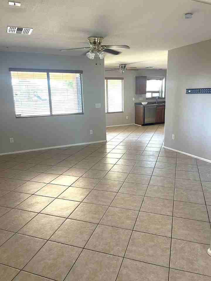 985 E Saddle Way - Photo 5 of 35