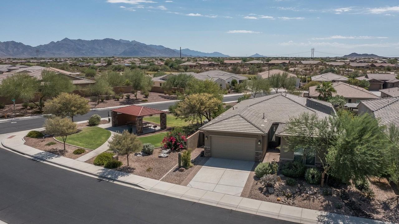 18215 W Desert Sage Dr - Photo 3 of 43
