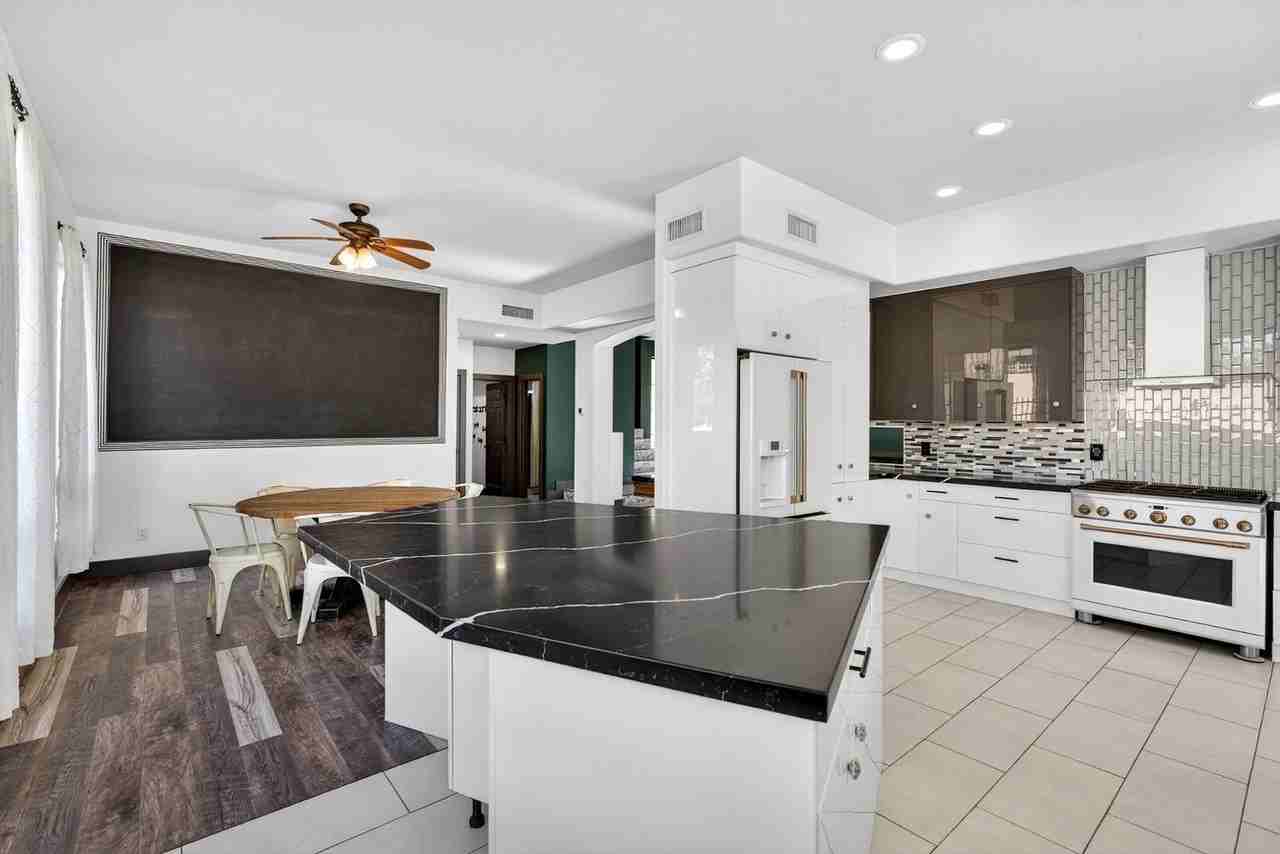 6932 E Pearl St - Photo 3 of 25