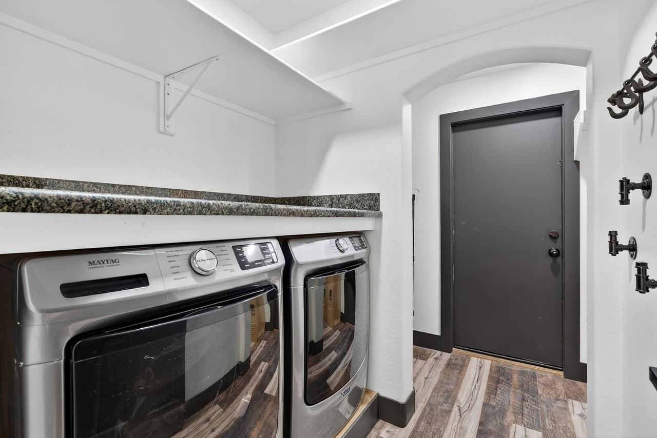 6932 E Pearl St - Photo 5 of 25