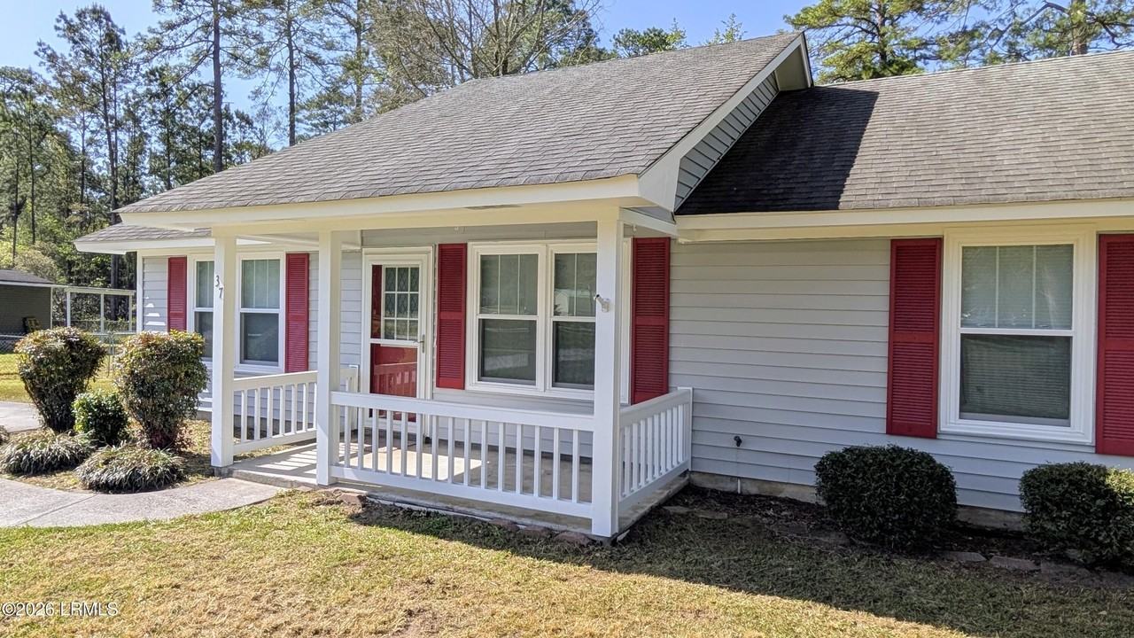 37 Burlington Cir - Photo 2 of 27