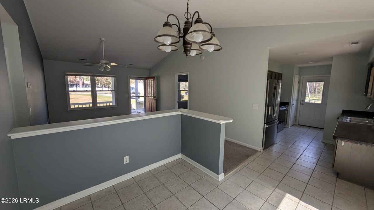 37 Burlington Cir - Photo 6 of 27