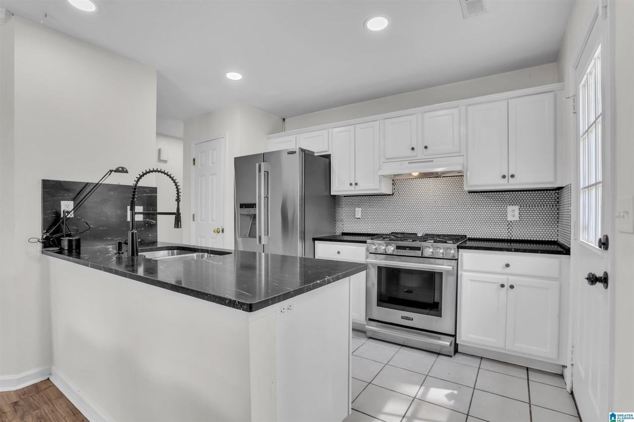 741 47th Pl S - Photo 4 of 16