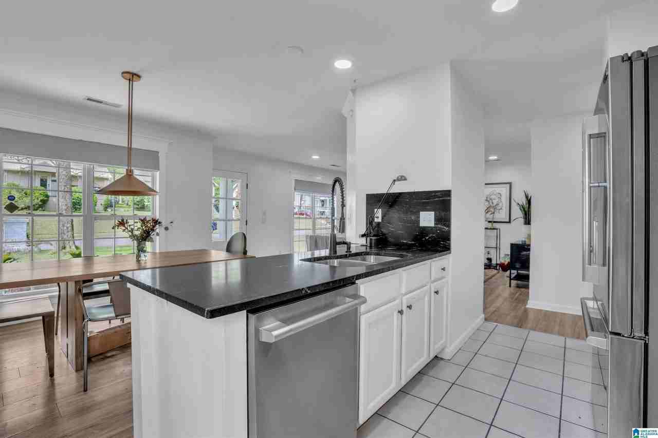 741 47th Pl S - Photo 5 of 16