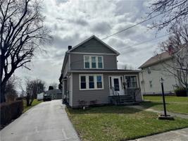 featured image of 211 Roe Ave