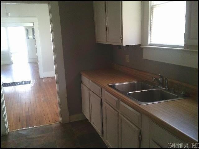 1515 Wolfe St - Photo 6 of 12