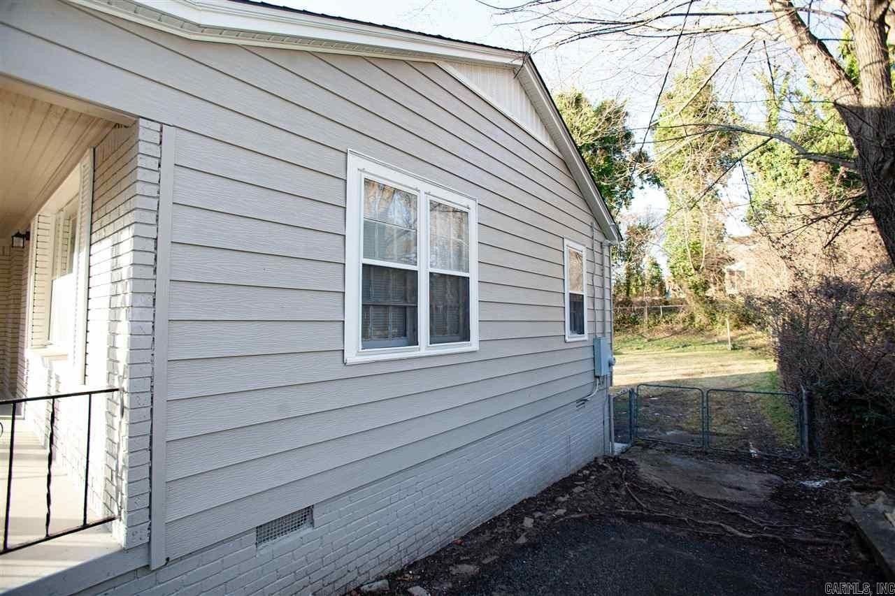 926 W 29th St - Photo 2 of 12