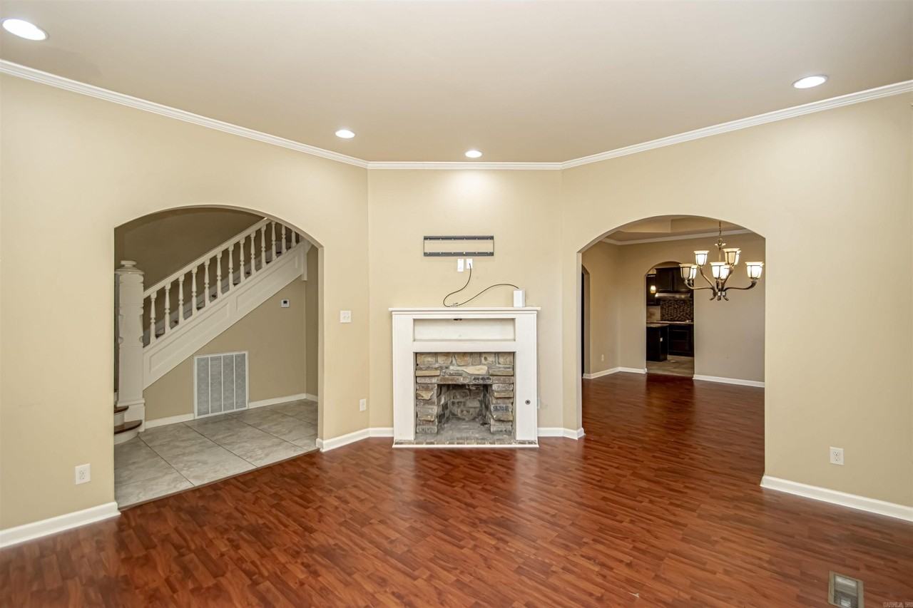 1201 W 35th St - Photo 3 of 11