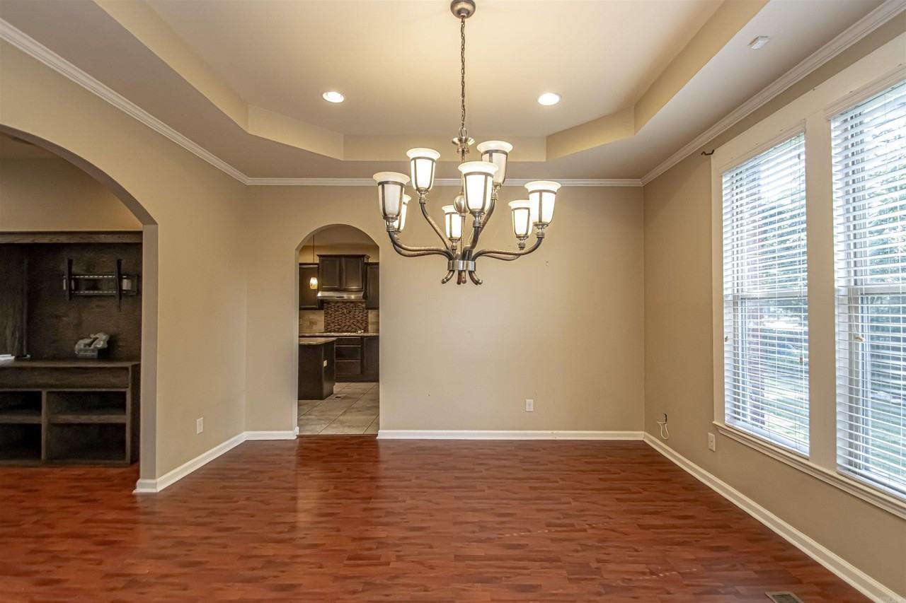 1201 W 35th St - Photo 4 of 11