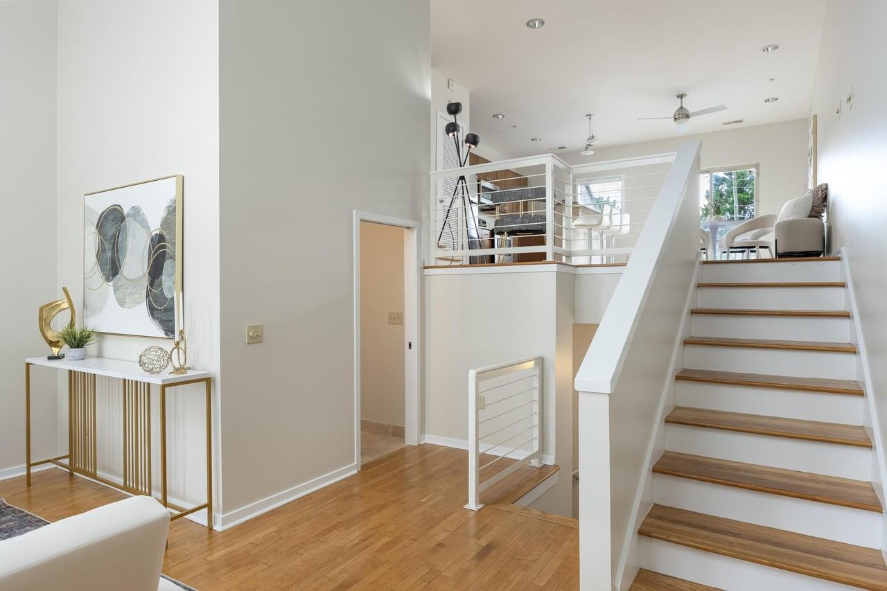 844 E 8th St - Photo 5 of 44