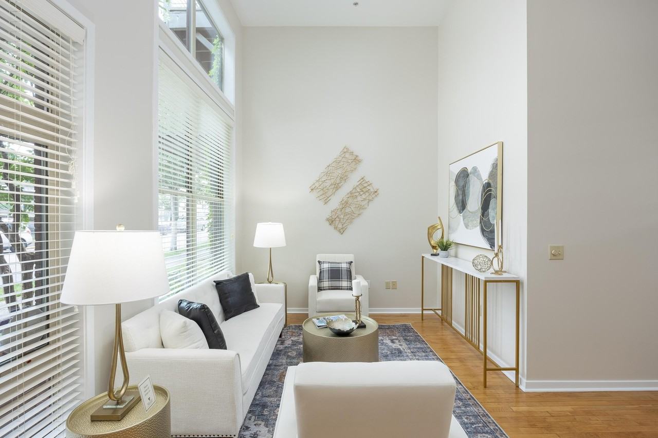 844 E 8th St - Photo 7 of 44