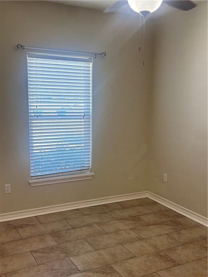 921 Moore Ave - Photo 2 of 18