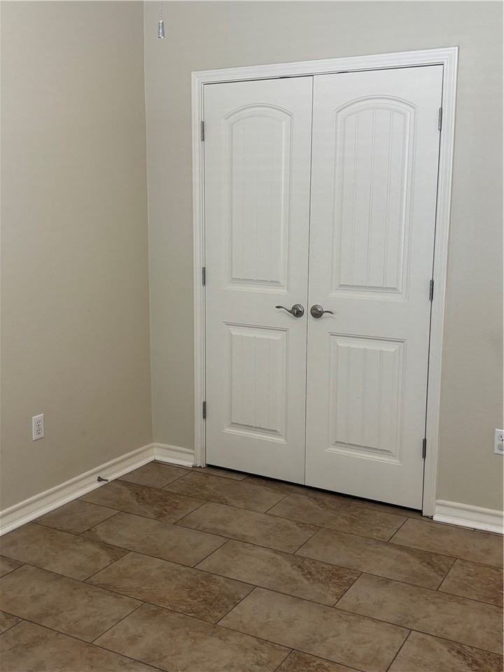 921 Moore Ave - Photo 3 of 18