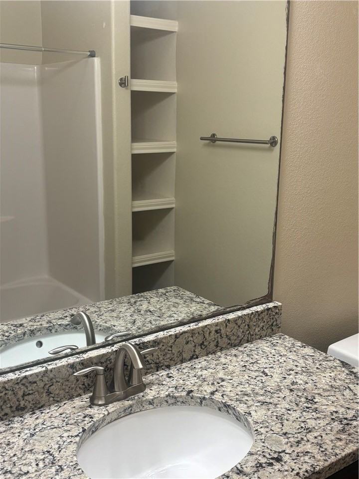 921 Moore Ave - Photo 4 of 18