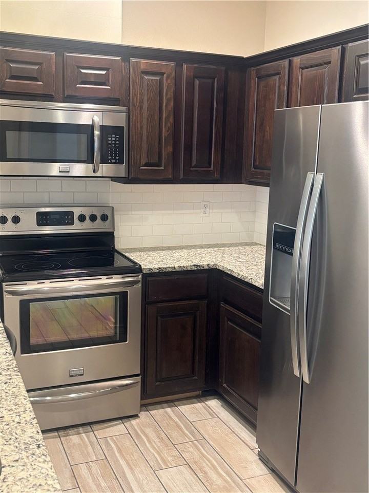 921 Moore Ave - Photo 5 of 18