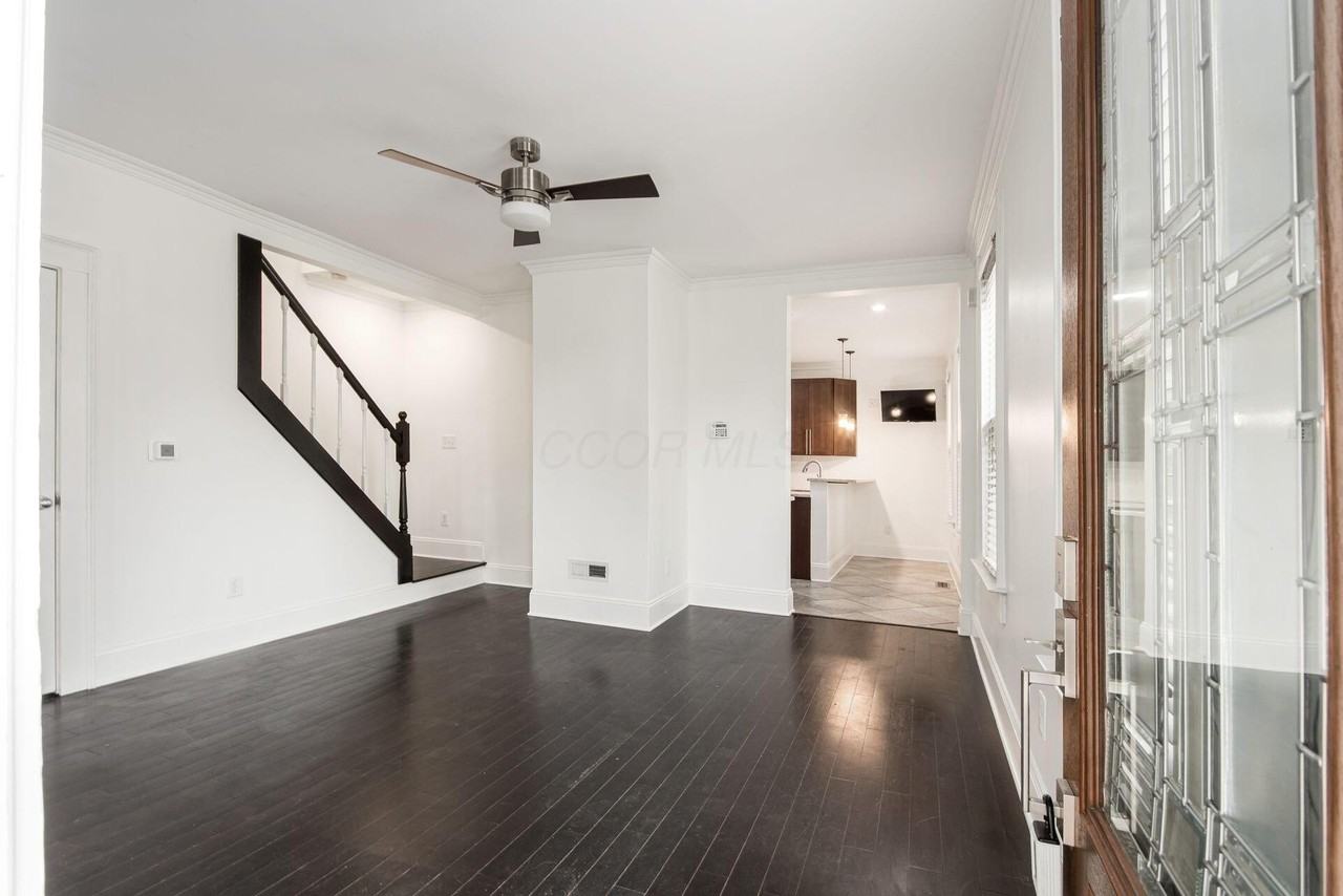 106 E Gates St - Photo 3 of 38