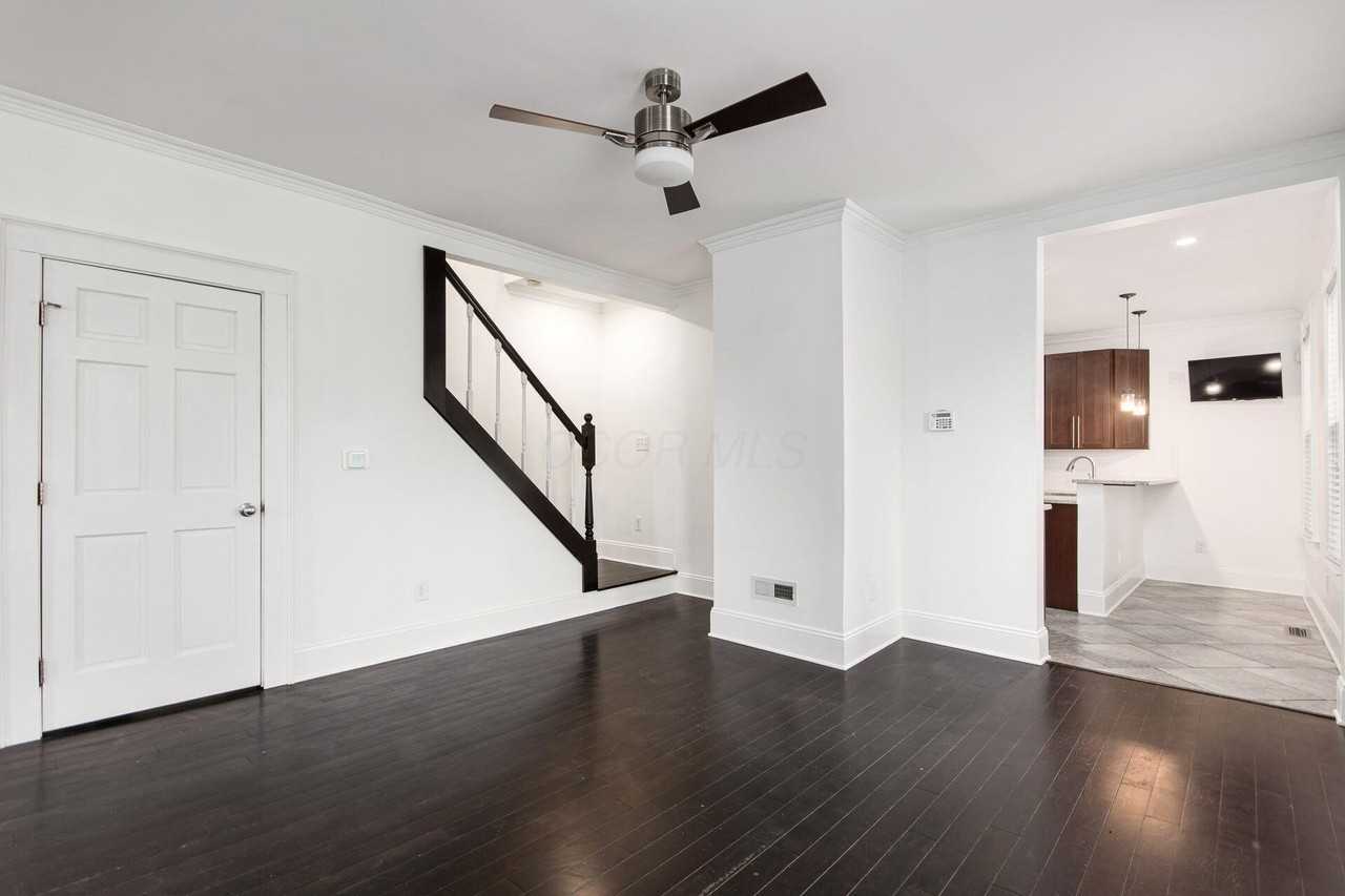 106 E Gates St - Photo 4 of 38