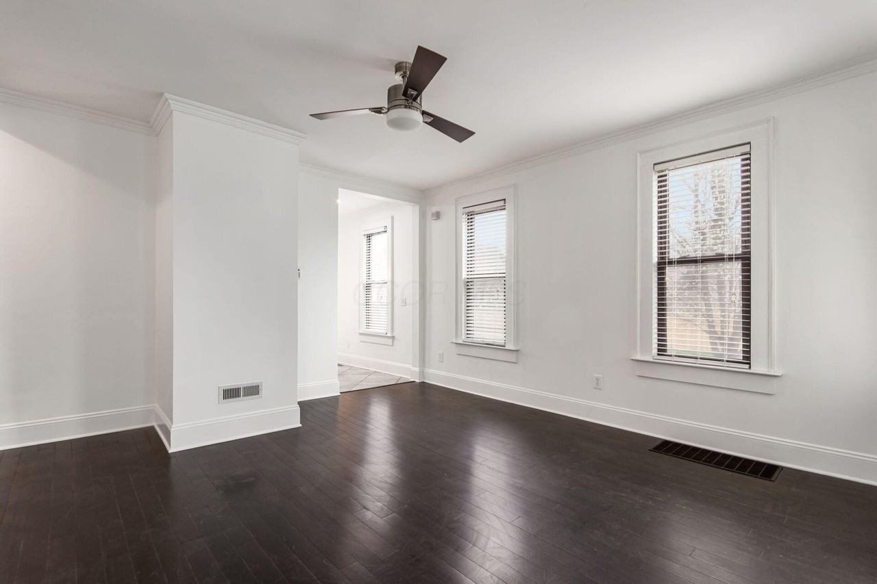 106 E Gates St - Photo 7 of 38