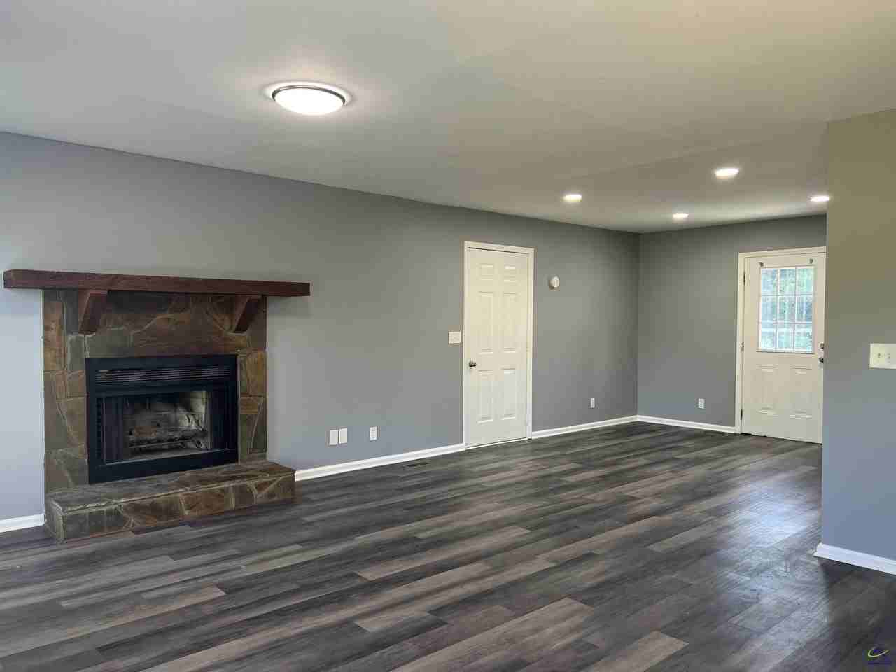 3821 Bobby Ct - Photo 5 of 30