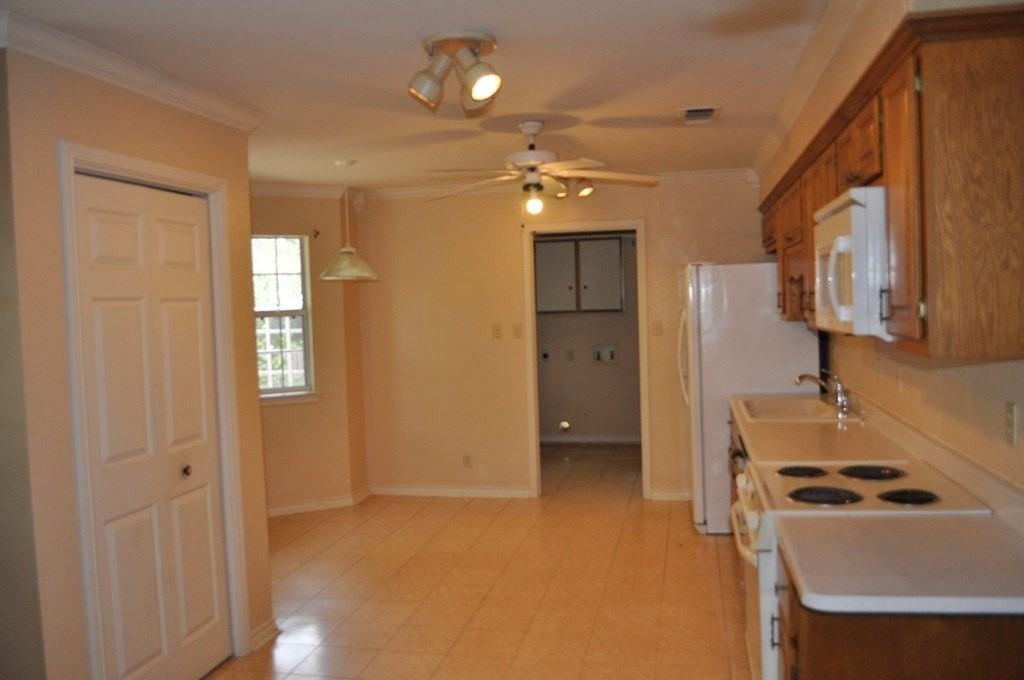 705 Dawn Ln - Photo 2 of 4