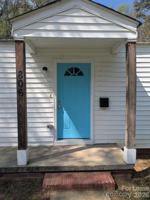 featured image of 806 N Woodland Dr