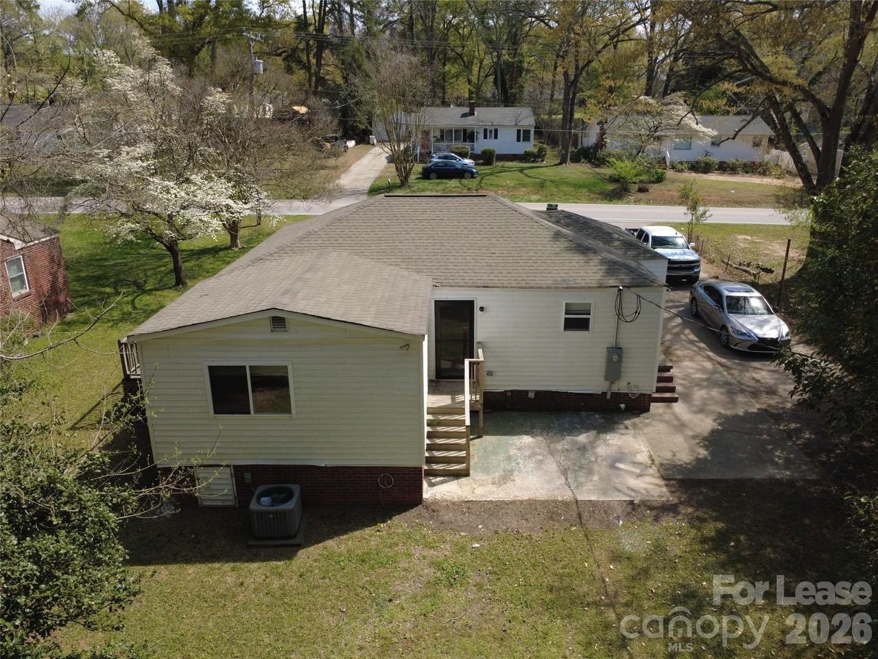 806 N Woodland Dr - Photo 3 of 27