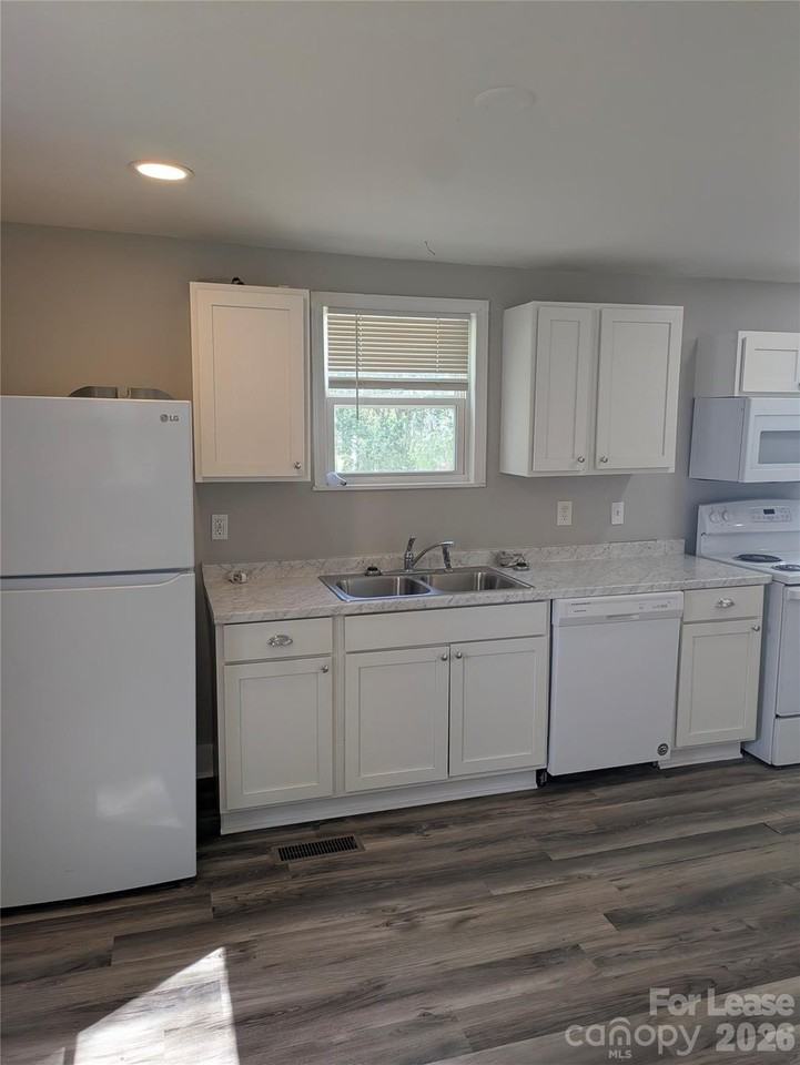 806 N Woodland Dr - Photo 5 of 27