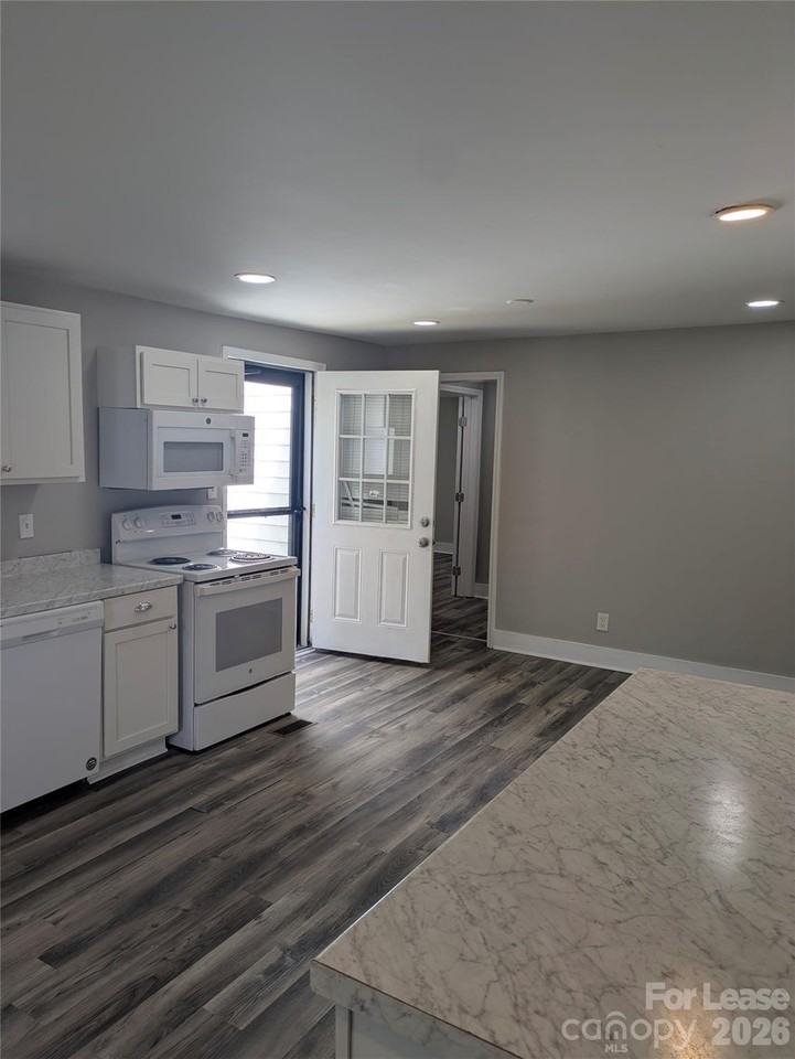 806 N Woodland Dr - Photo 6 of 27