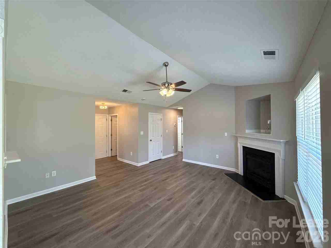 14300 Menifee Dr - Photo 4 of 15