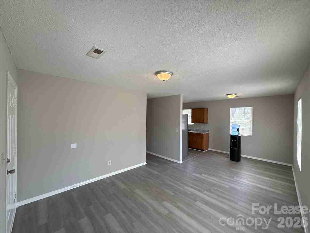 333 E Todd Ln - Photo 4 of 16