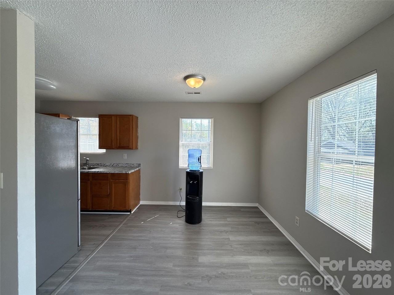 333 E Todd Ln - Photo 5 of 16