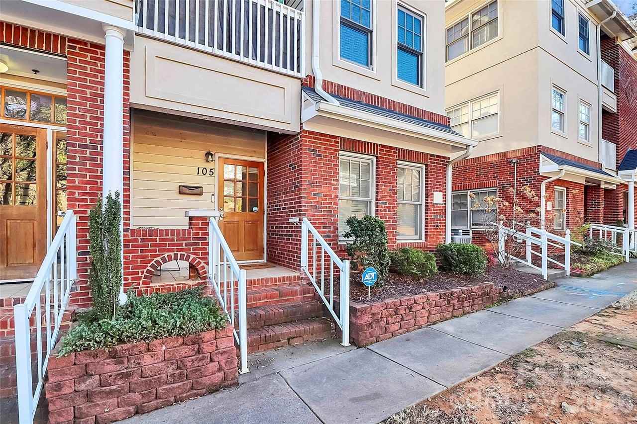 105 S Summit Ave - Photo 2 of 39