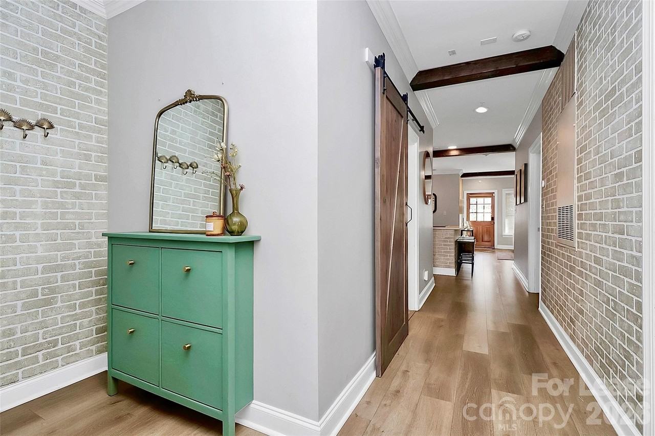 105 S Summit Ave - Photo 5 of 39