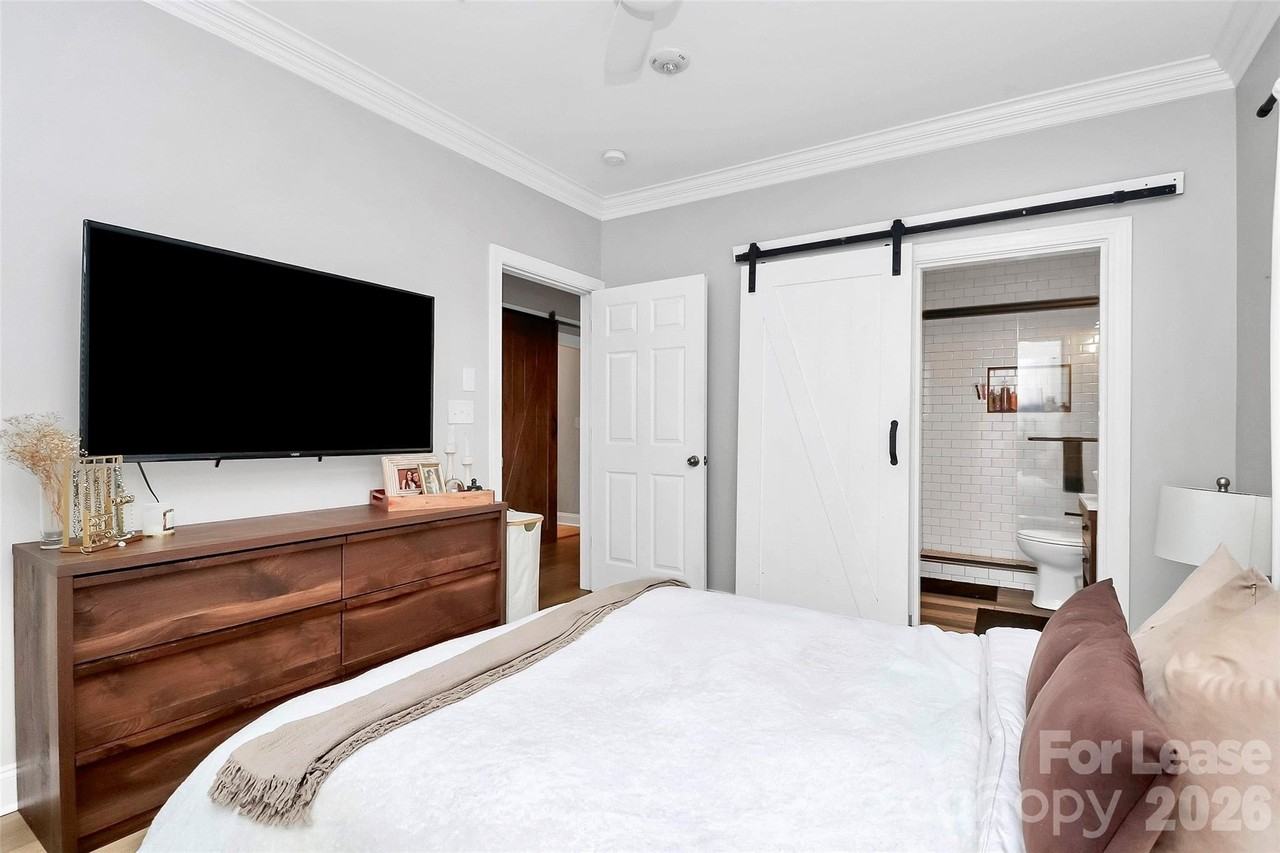 105 S Summit Ave - Photo 6 of 39