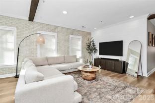 105 S Summit Ave - Photo 1 of 1