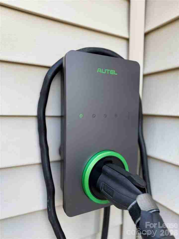 3906 Crimson Wing Dr Unit 7 - Photo 3 of 16